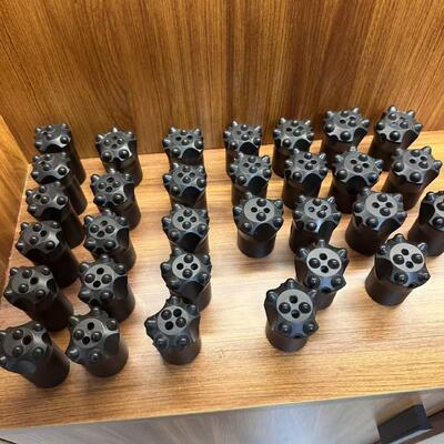 11 องศา กระดุมกระดุมเจาะ Bites หินเจาะเครื่องมือสําหรับการเจาะอุโมงค์